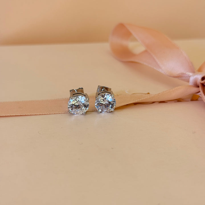 Large zircone solitaire silver studs