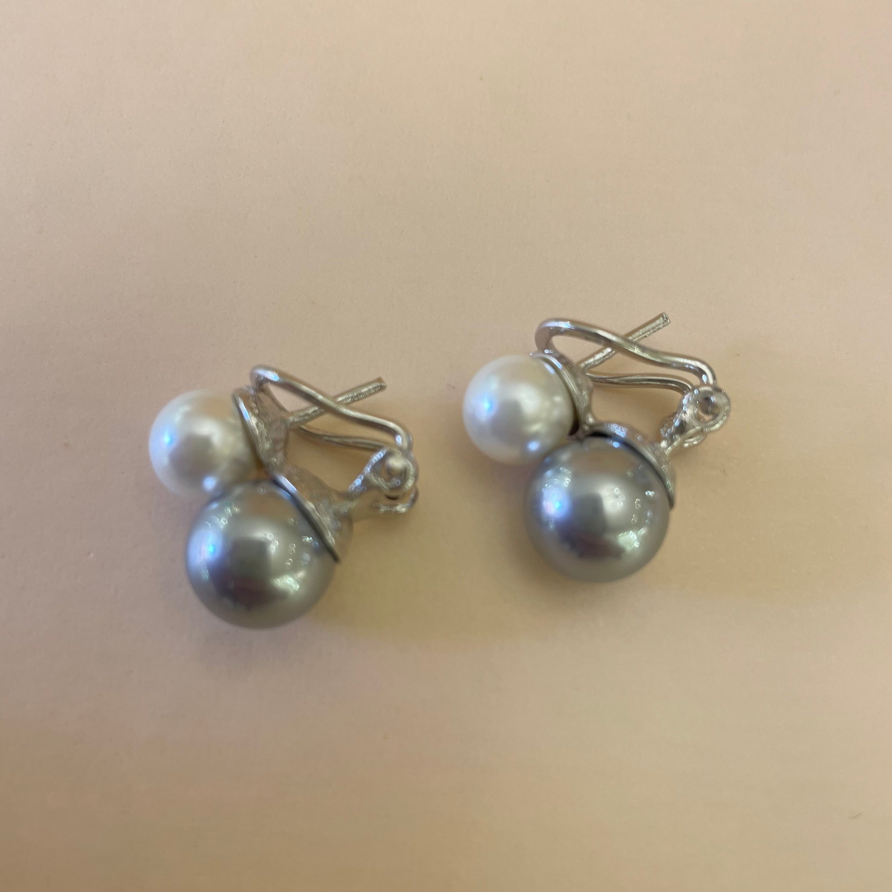 Grey & white pearls studs