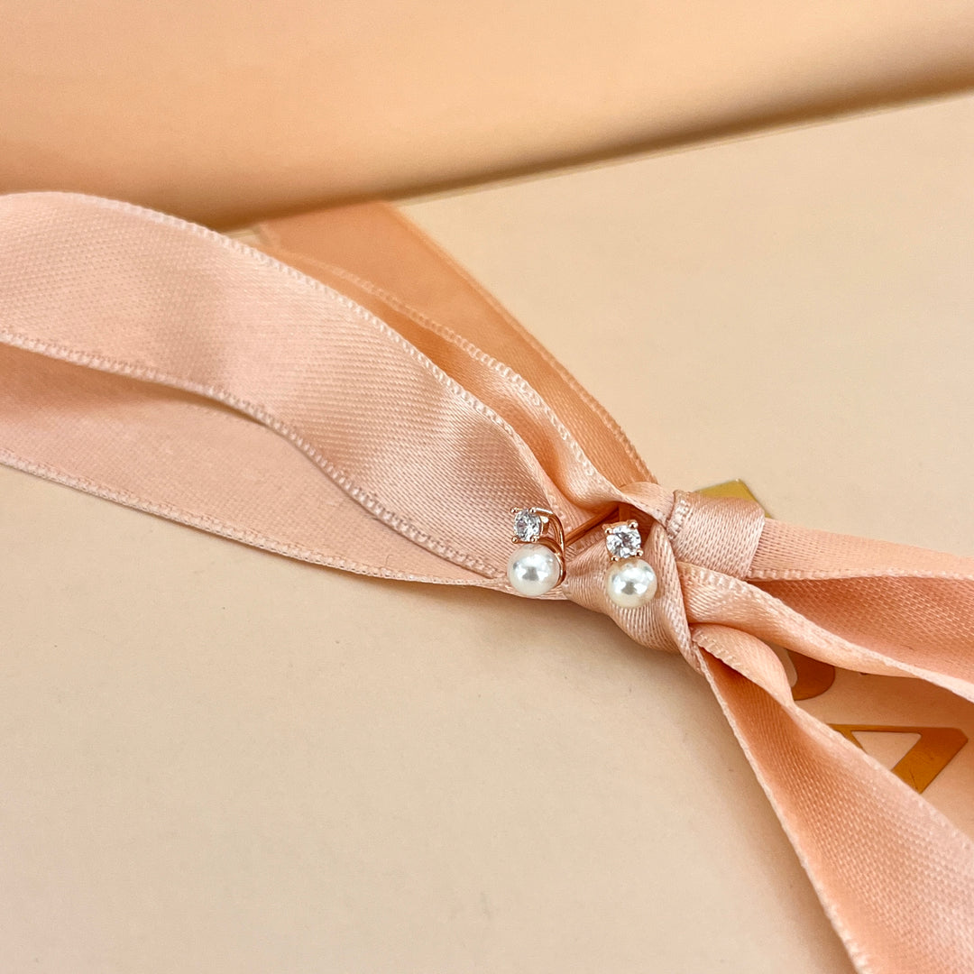 zircone and white pearls rose gold plated studs