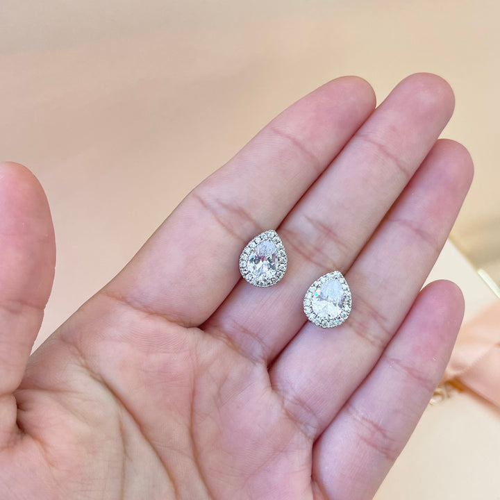 Silver zircone teardrop studs