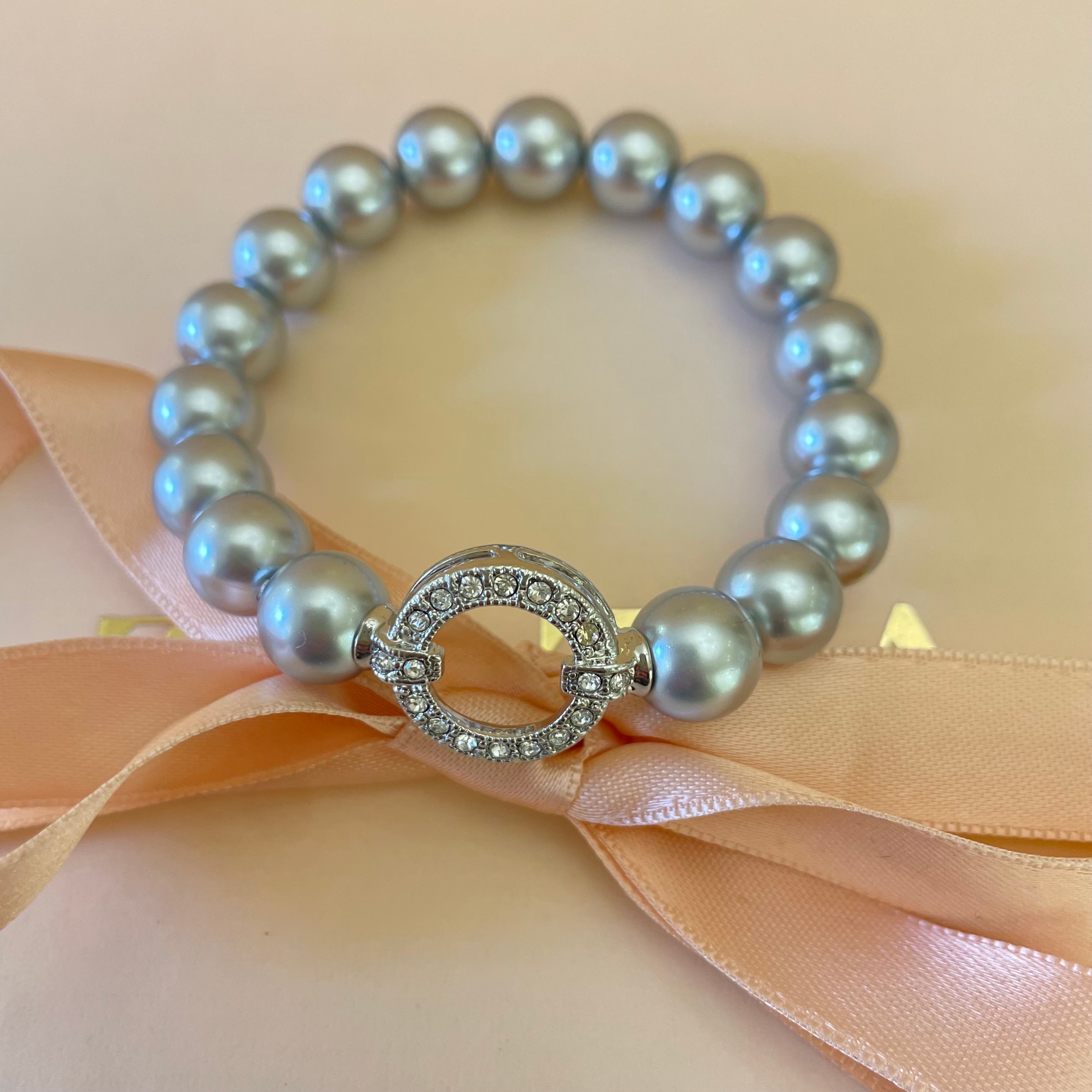 Grey pearls set