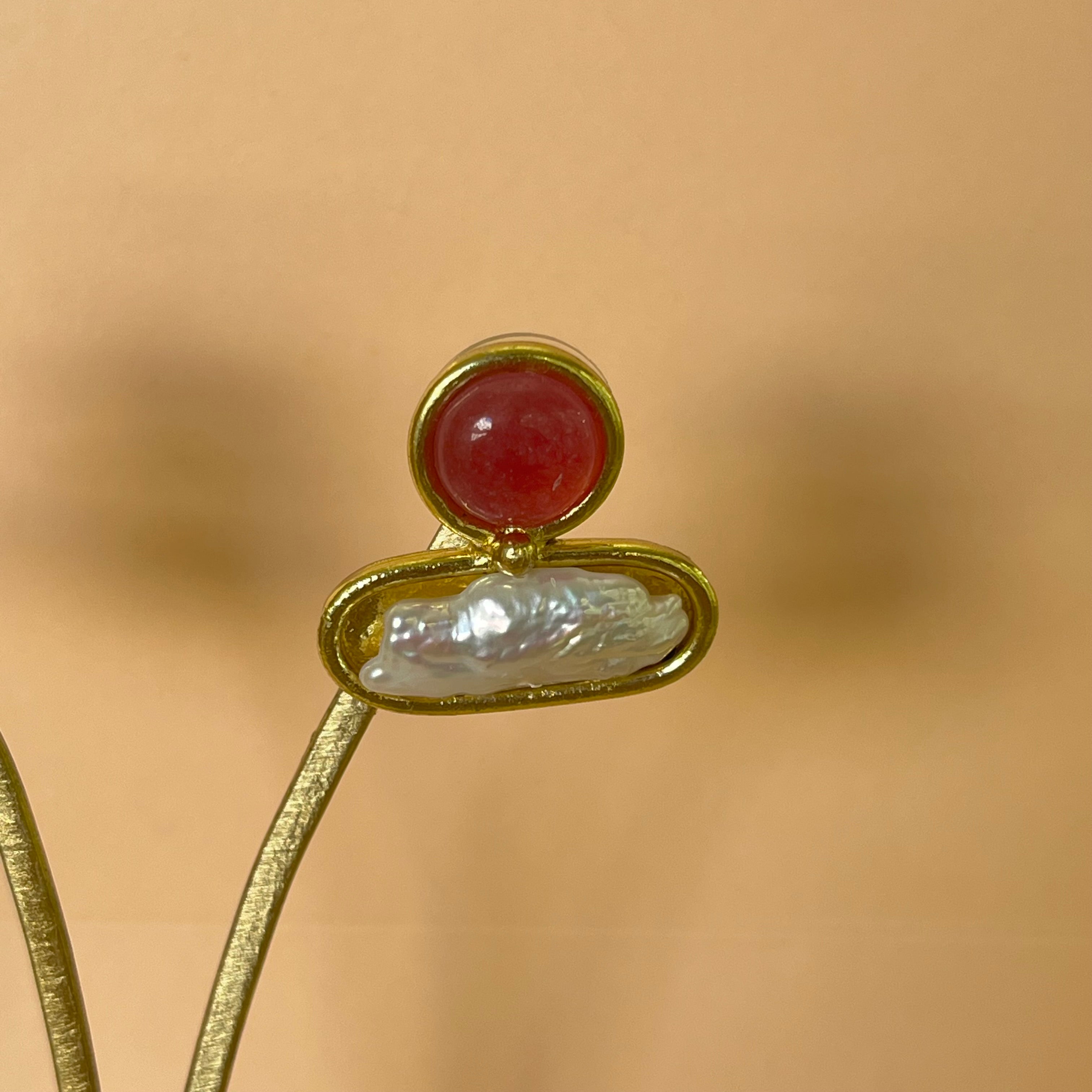 Quartz stud earrings