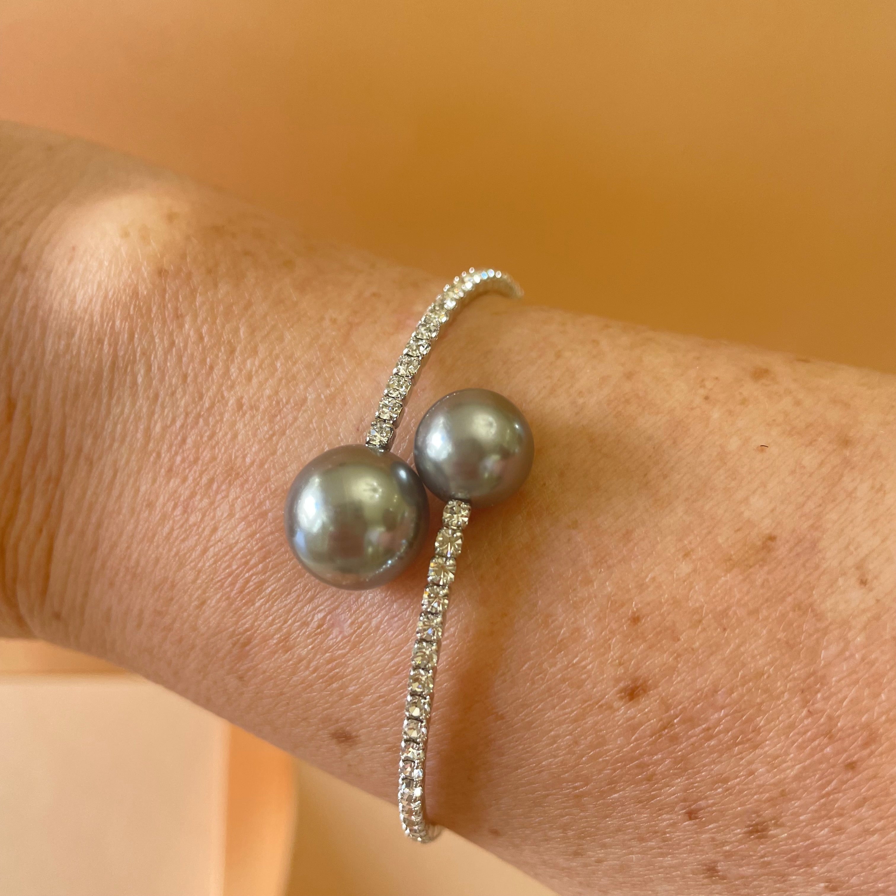 Grey pearls bangle