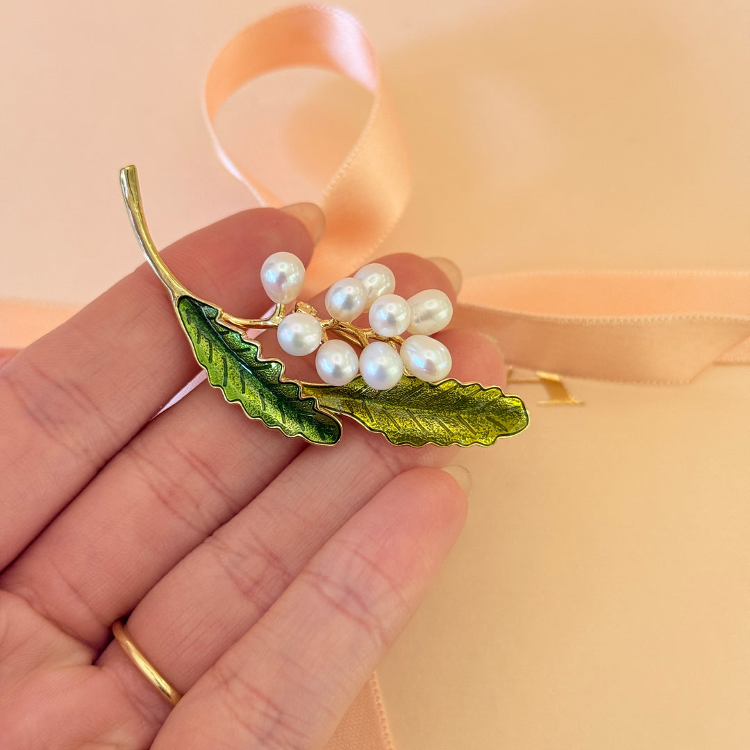 Pearls and green leaves gold plated brooch