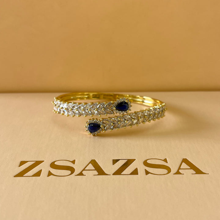 Elegant teardrop bangle