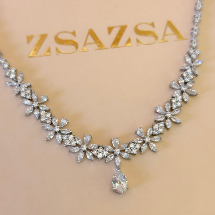 Flower and teardrop zircone silver set