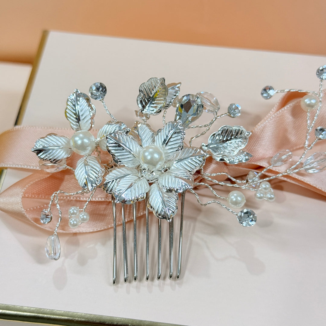 Rhinestone, flower & pearls silver comb