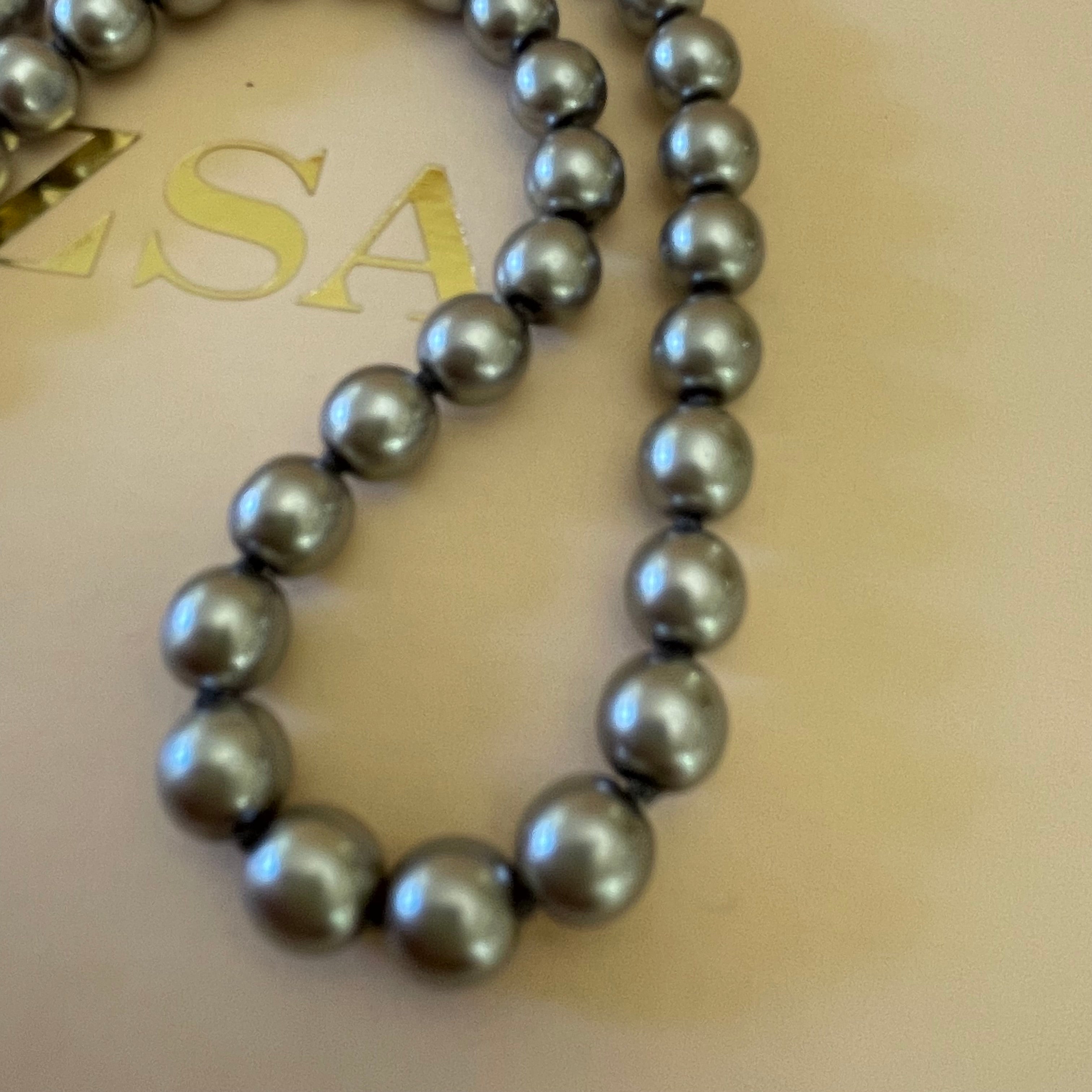 Dark grey mallorca necklace