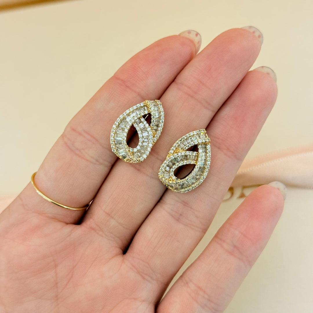 Twisted zircone gold plated earrings