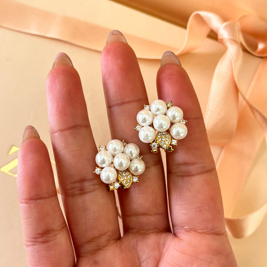 Zircone and white pearls gold plated earrings