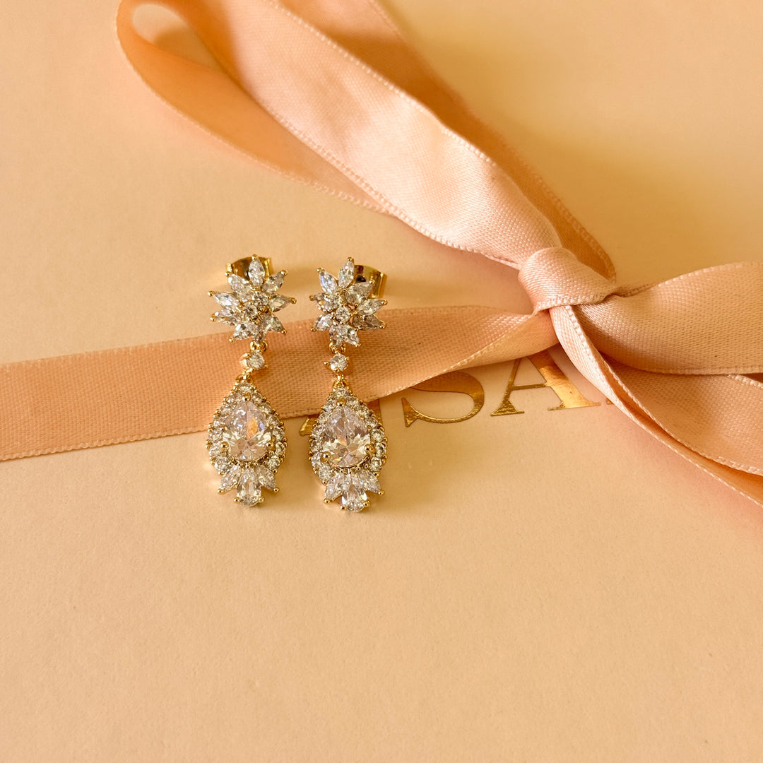 Flower and teardrop zircone gold plated earrings
