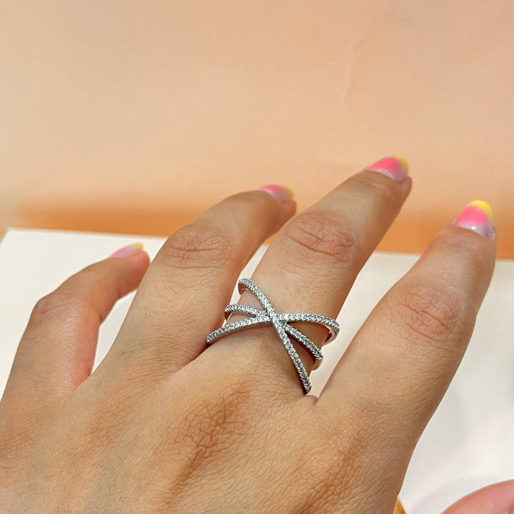 Zircone white gold plated crossed ring