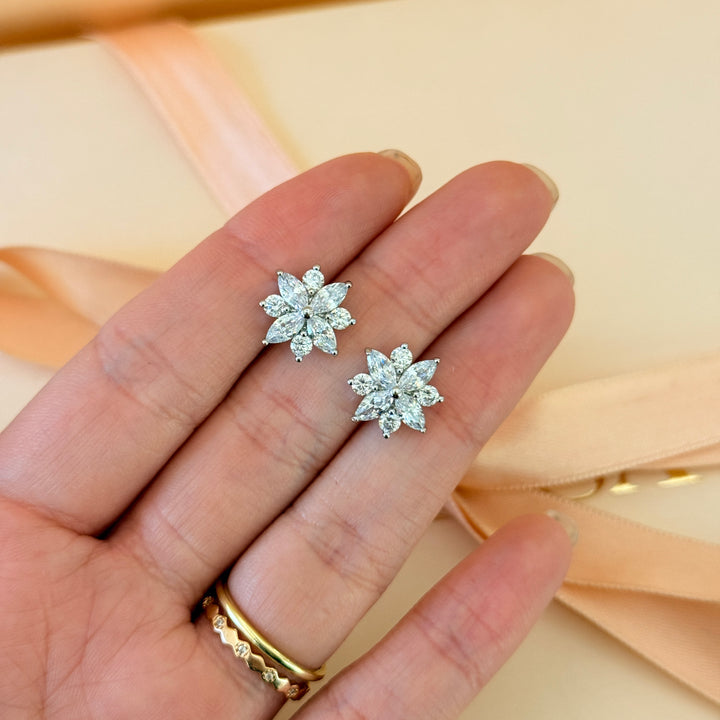 Dainty flower zircone silver stud earrings