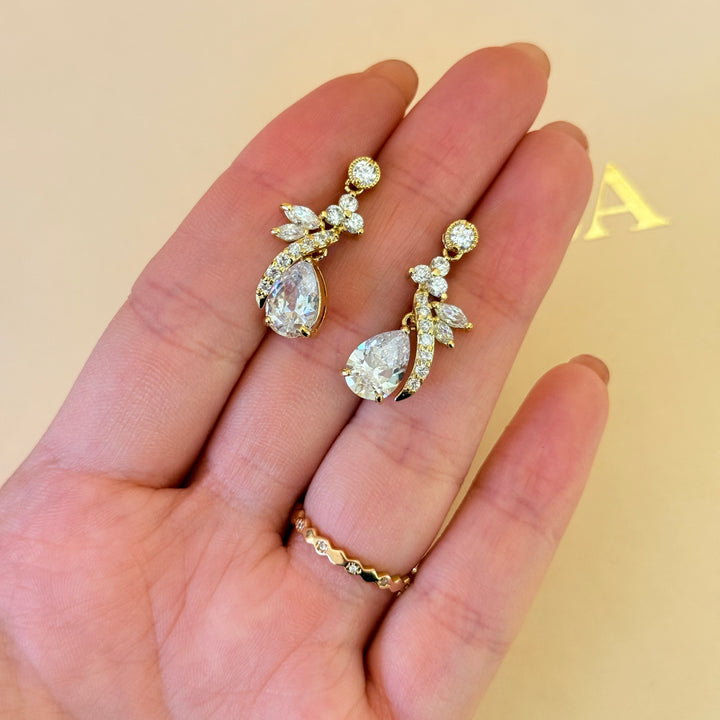 Teardrop and marquise zircone gold plated set