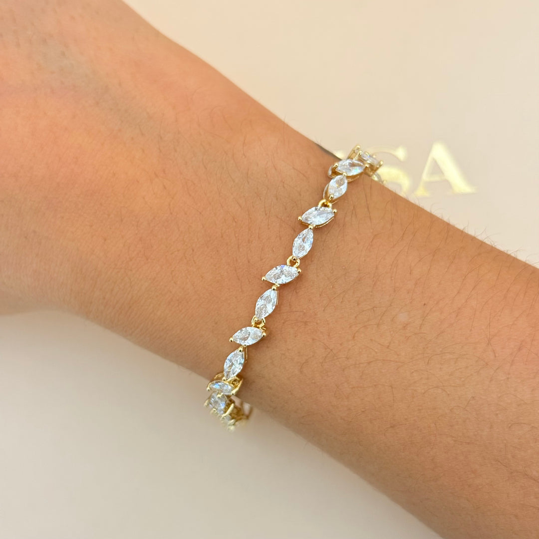 Teardrop and marquise zircone gold plated set