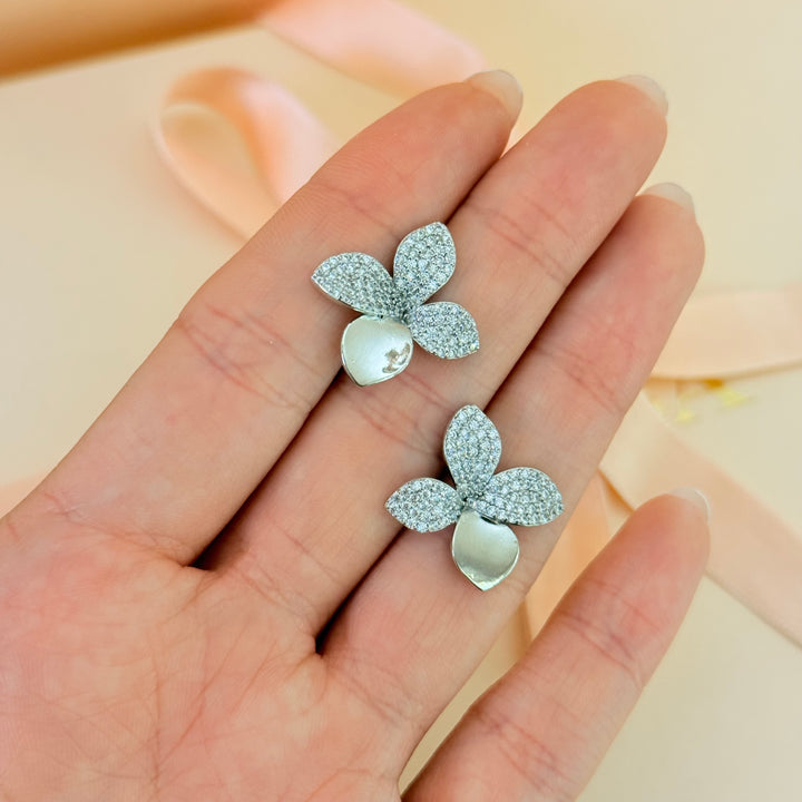 Flower zircone silver stud earrings
