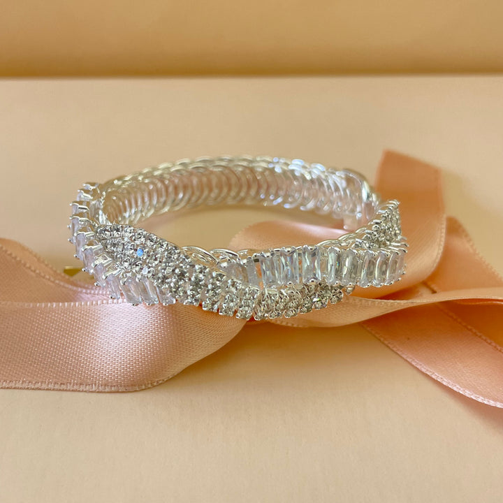 Elegant bangle