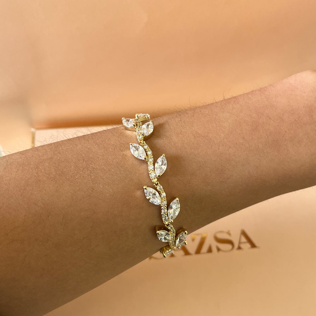 Gold marquise zircone set