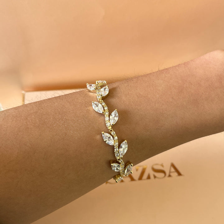 Gold marquise zircone set