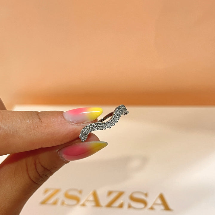 Zircone white gold plated curved ring