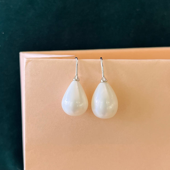 White pearls hooks