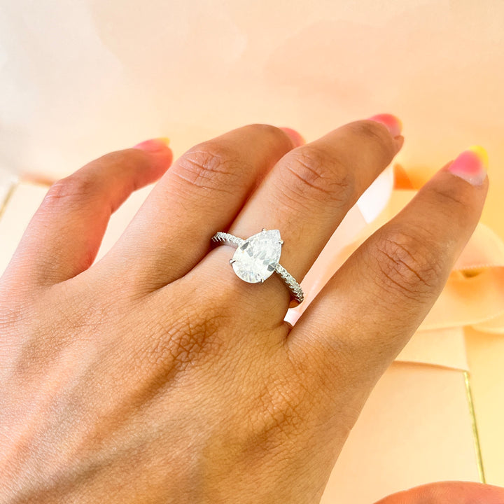 Zircone teardrop sterling silver ring