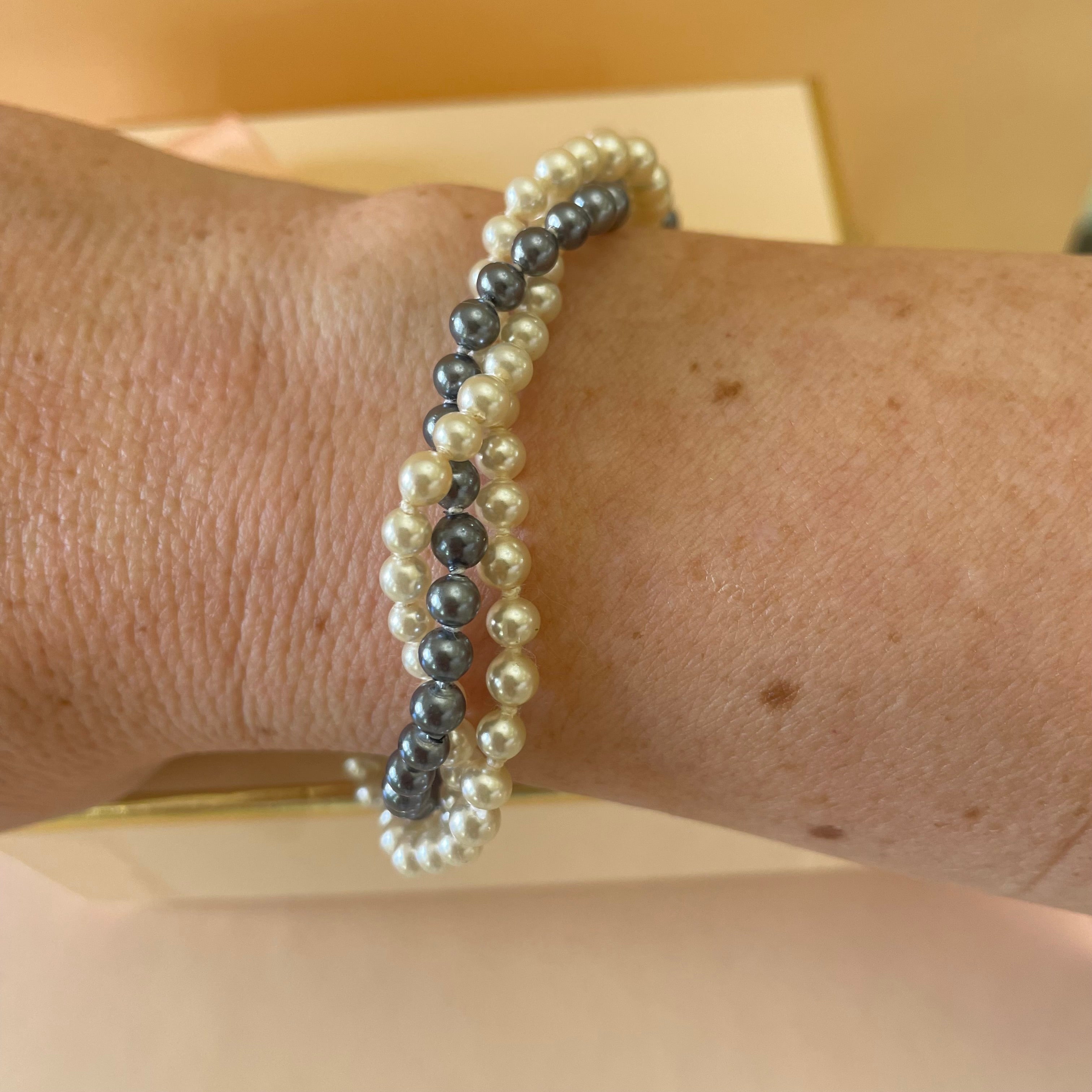 Grey & cream Mallorca pearls bracelet