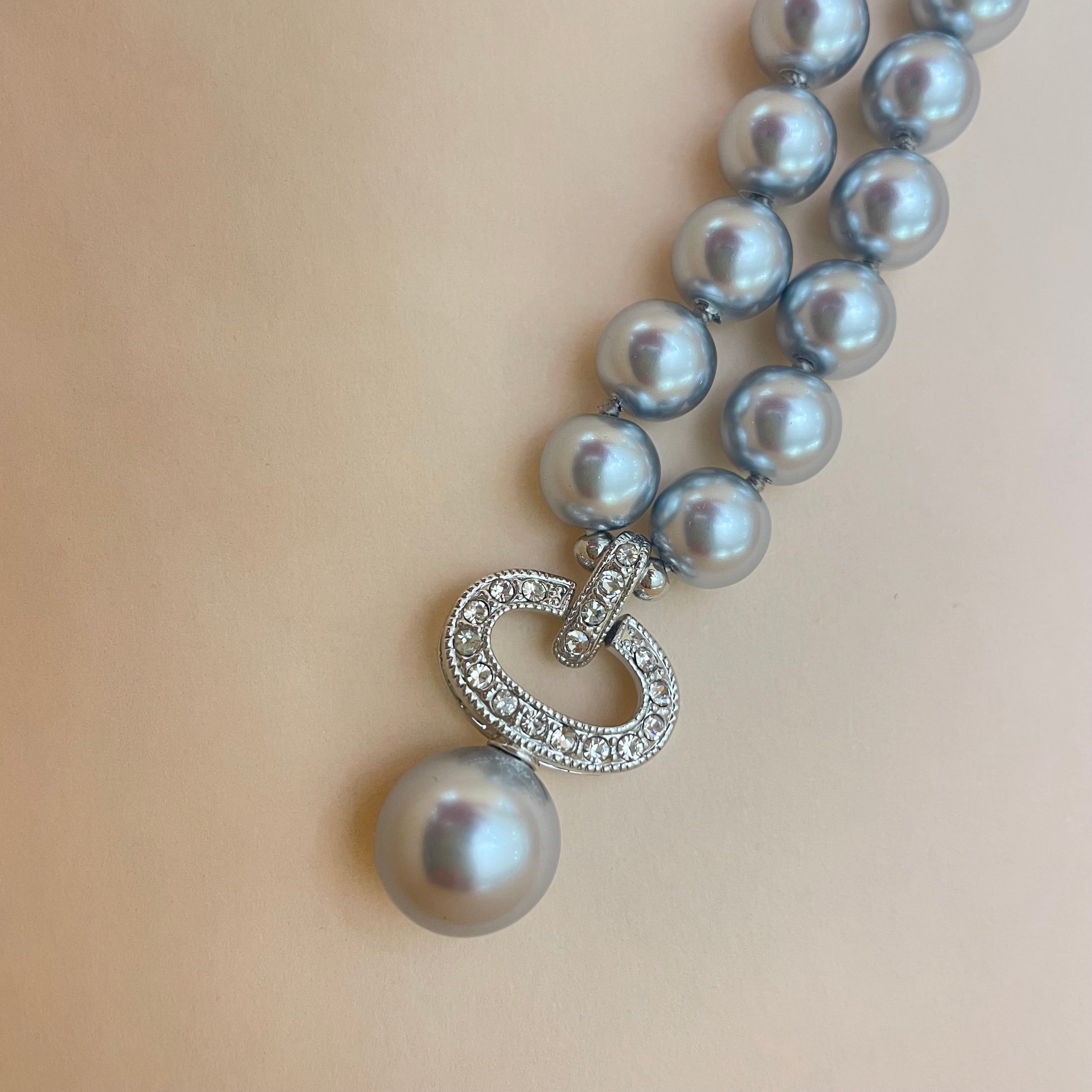 Knotted grey pearls set