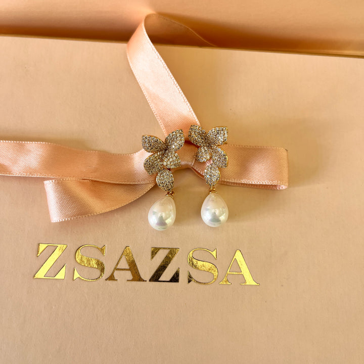 Flower zircone and pearls gold plated earrings