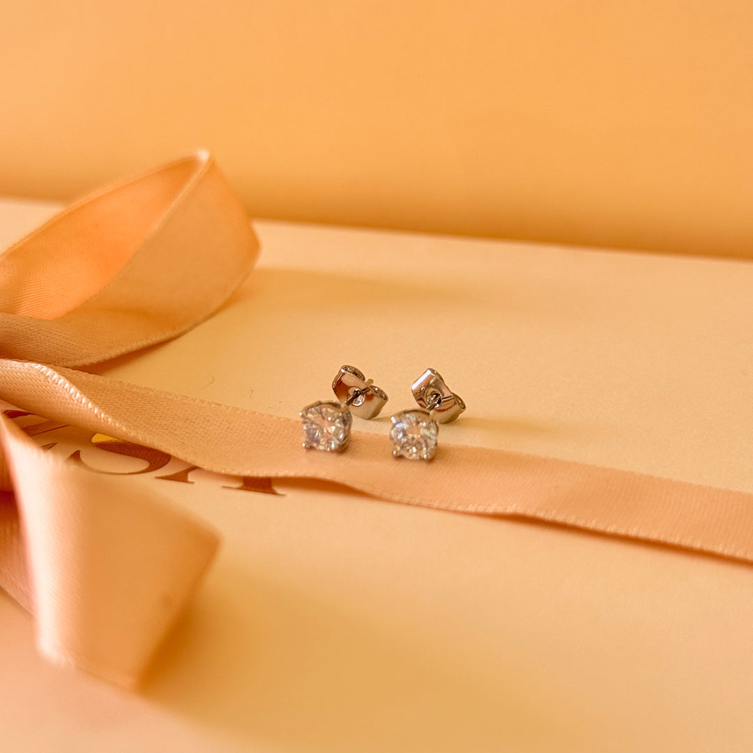 Small zircone silver solitaire studs