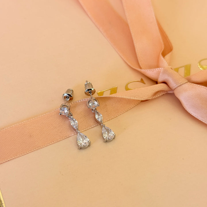 Dainty teardrop zircone silver earrings