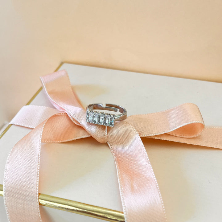 Zircone baguette five stones white gold plated ring