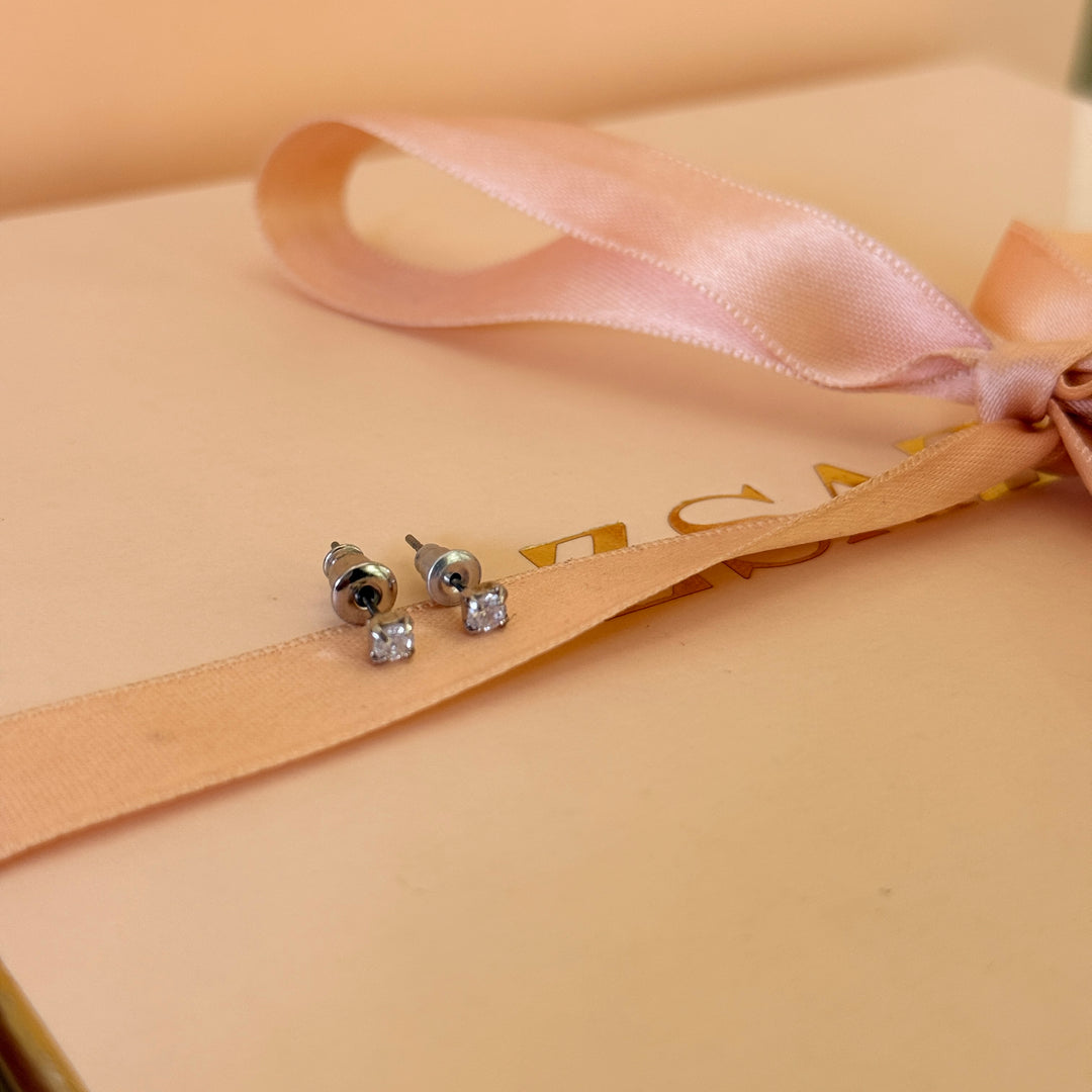 XS dainty zircone solitaire silver studs