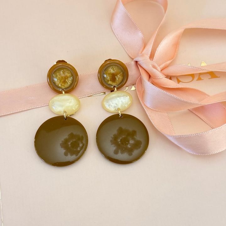 Casual bronze and cream gold plated earrings