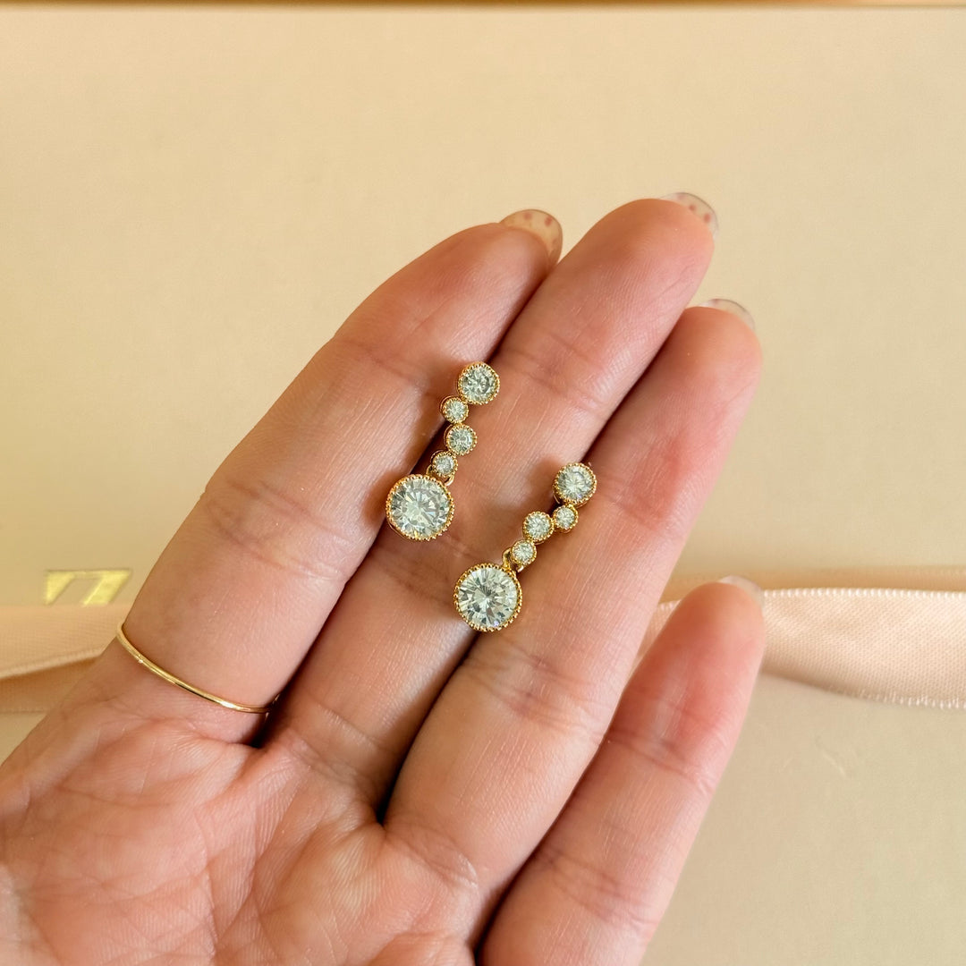 Dainty rounds zircone gold plated earrings