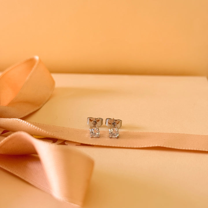 XS dainty zircone silver solitaire studs