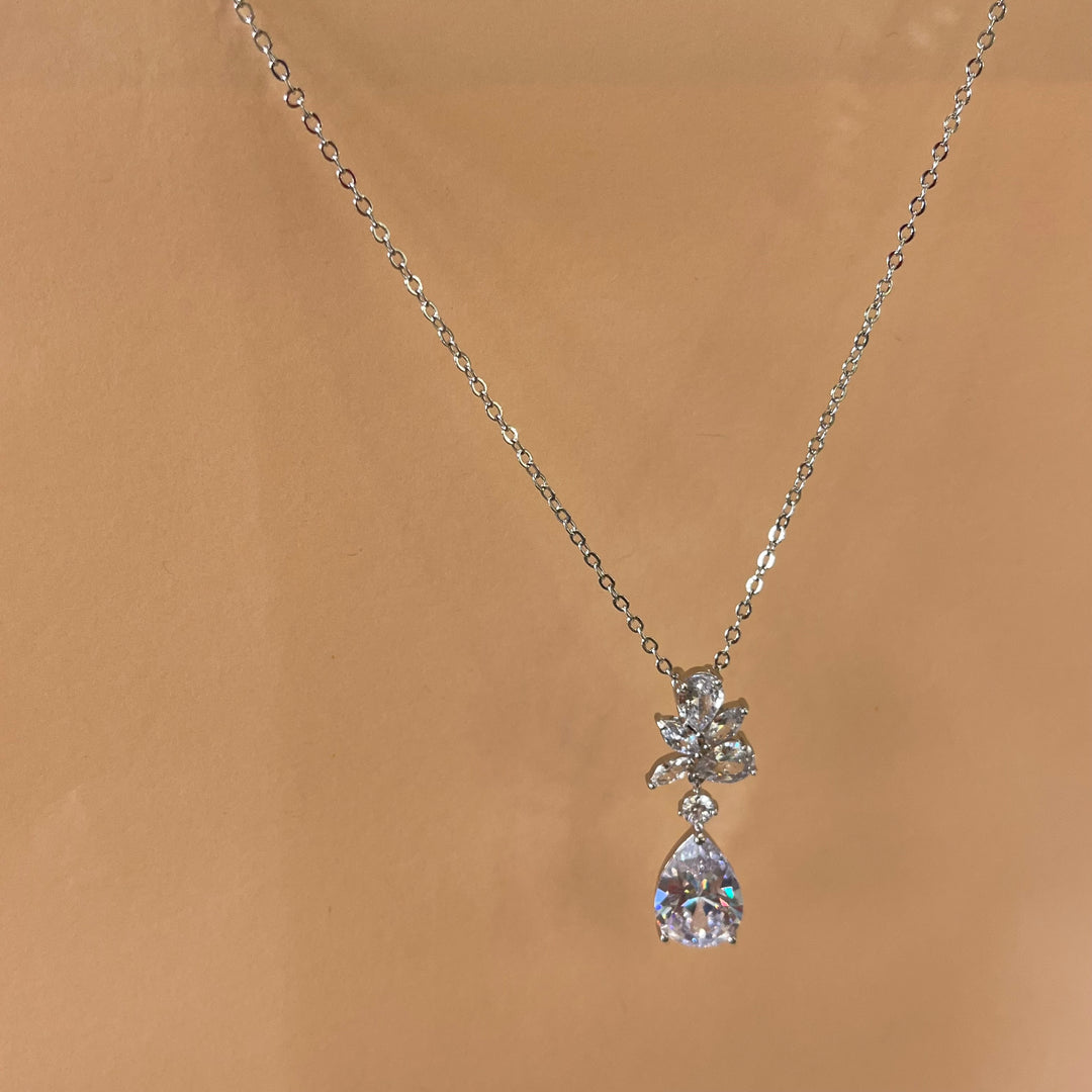 Silver zircone teardrop pendant
