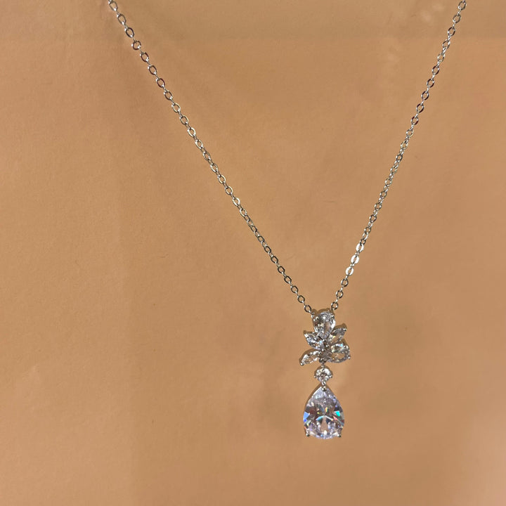 Silver zircone teardrop pendant