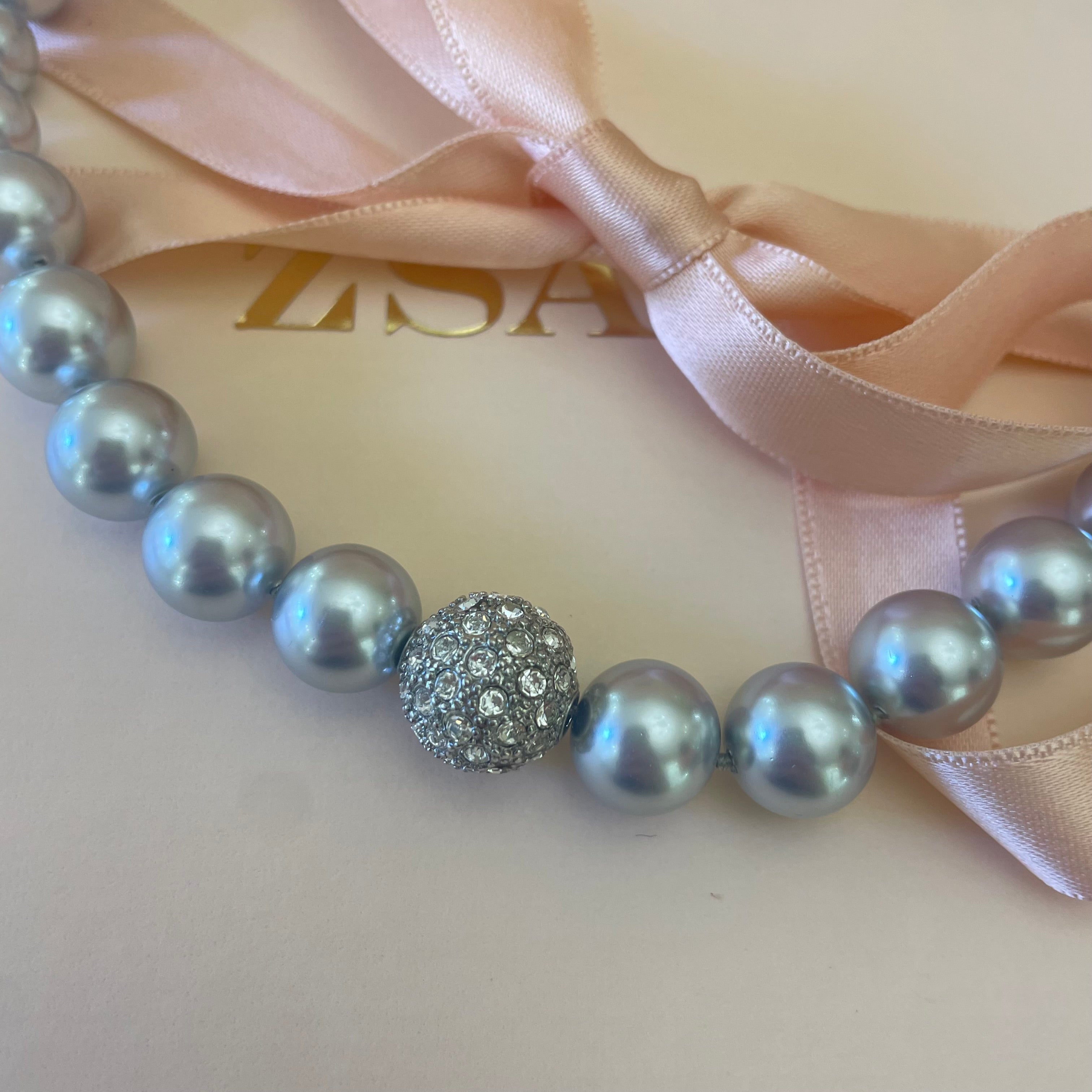 Grey pearls set