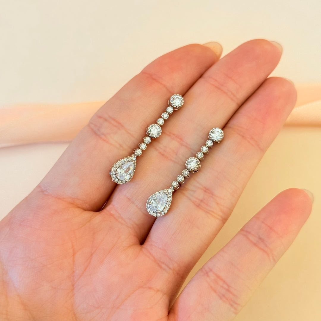 Dainty teardrop zircone silver earrings and bracelet