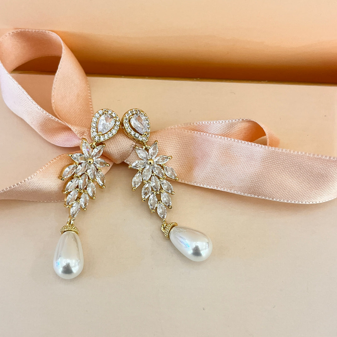 Zircone and white pearls gold plated earrings