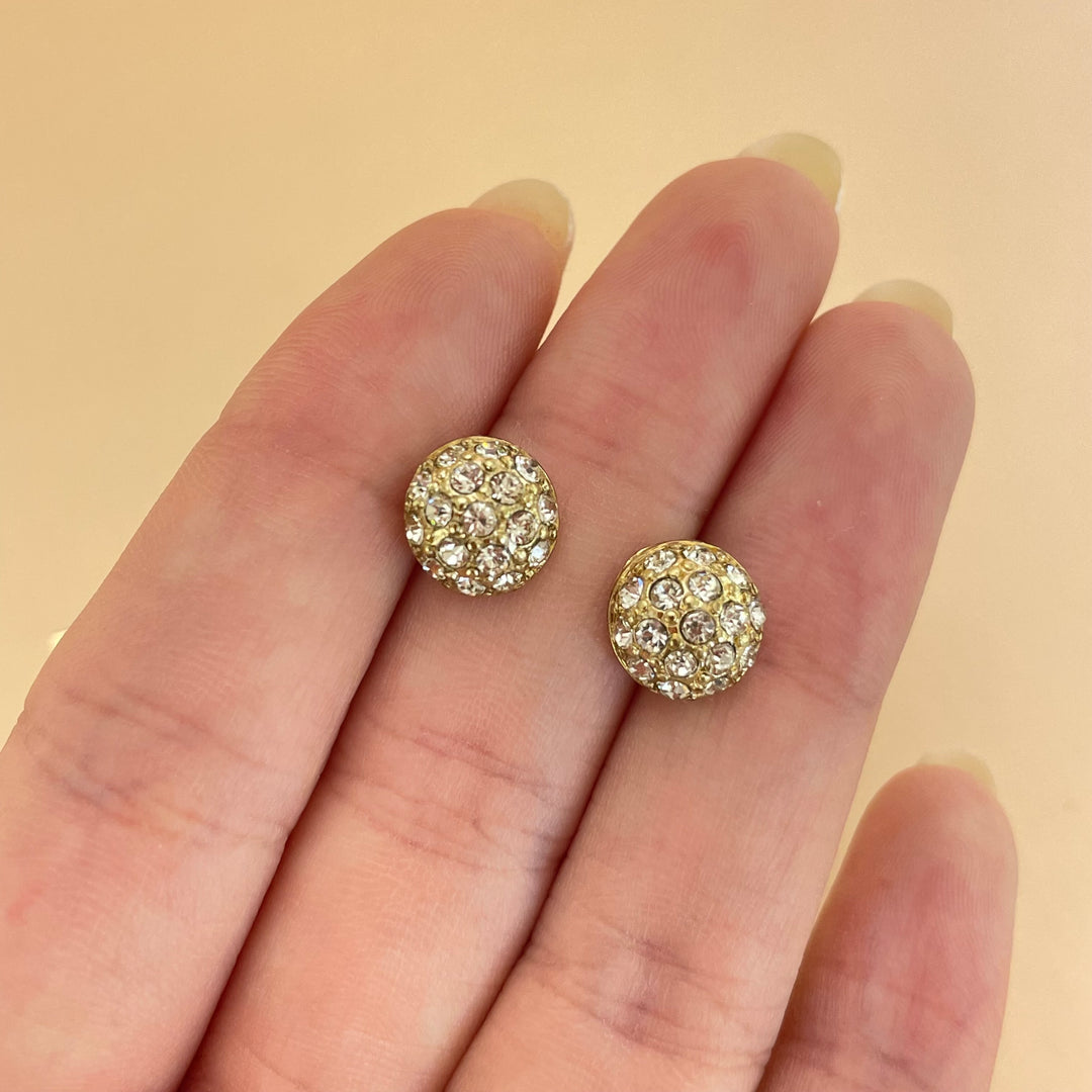 Studs earrings