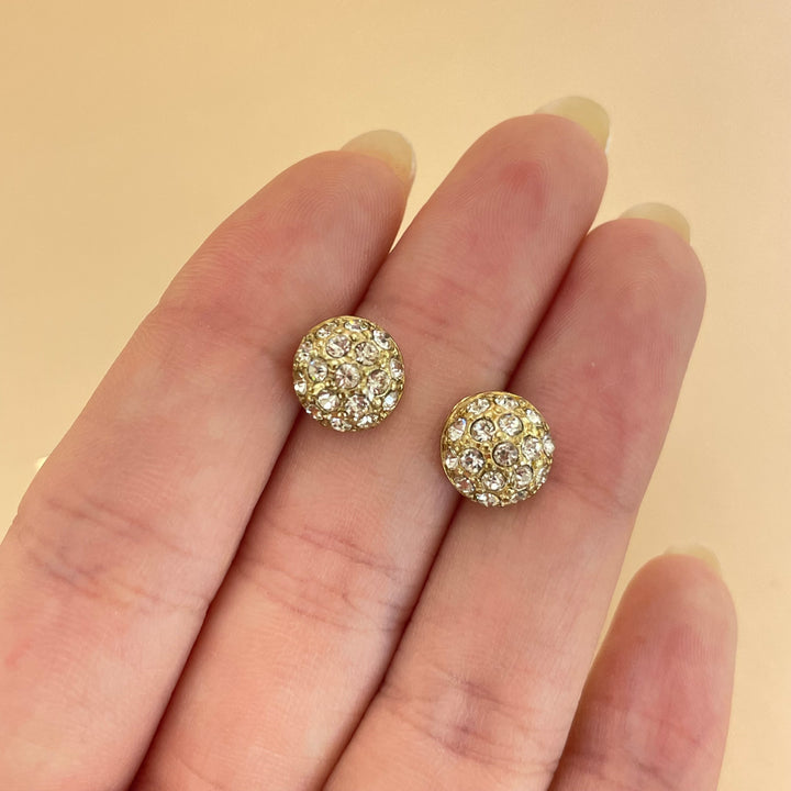 Studs earrings
