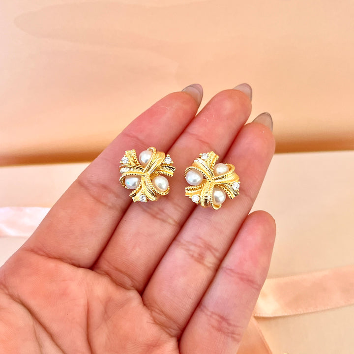 zircone and fresh water pearls gold plated earrings