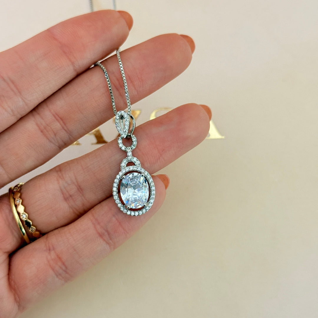 Oval zircone silver pendant