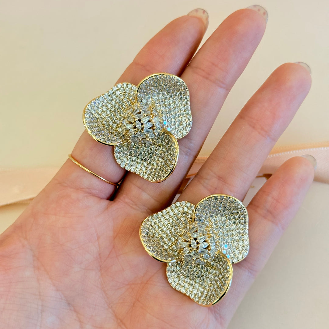 Chunky flower zircone gold plated earrings