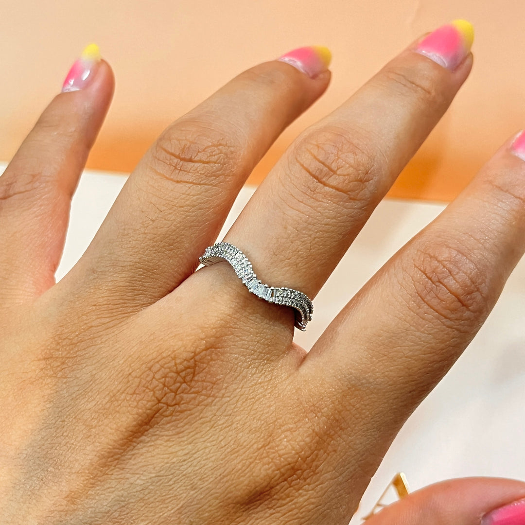 Zircone white gold plated curved ring