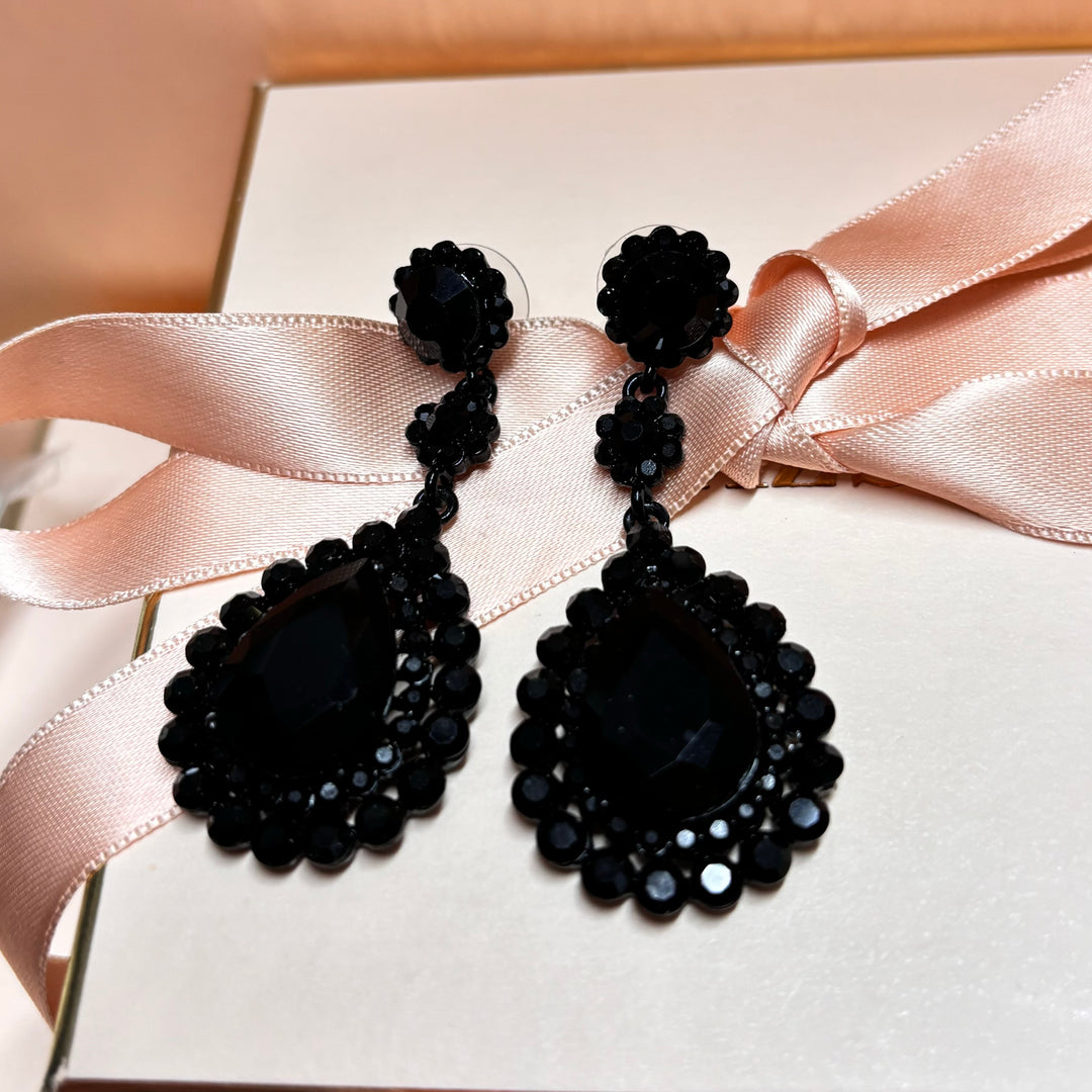 Teardrop all black earrings