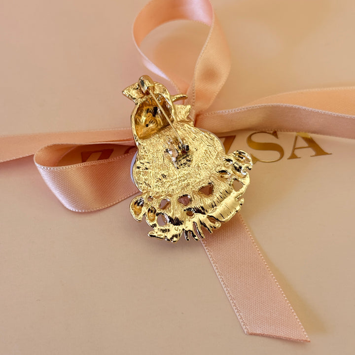 Hen pearl gold plated brooch