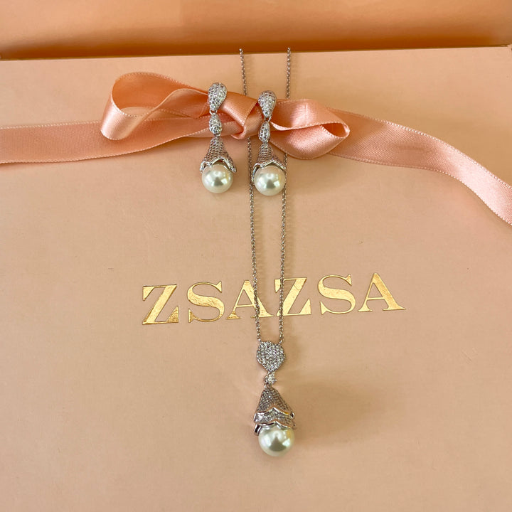 Zircone and white pearls white gold plated bell set